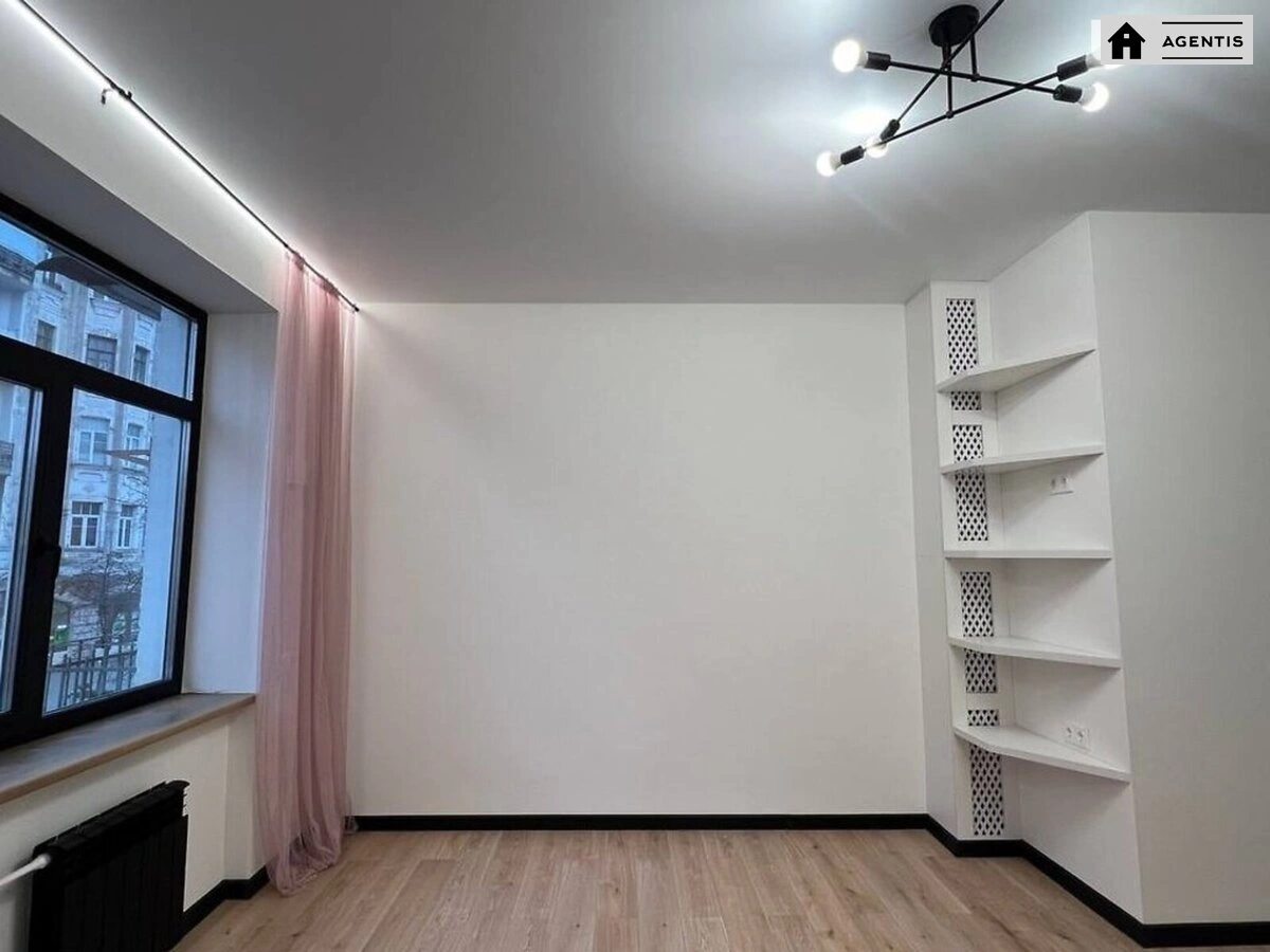Apartment for rent. 3 rooms, 80 m², 2nd floor/4 floors. 2, Khoryva 2, Kyiv. 