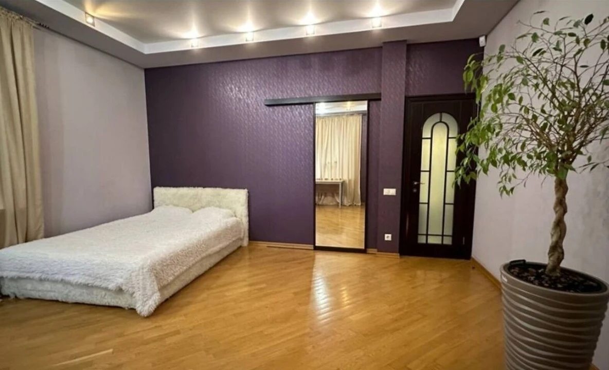 Apartment for rent. 4 rooms, 300 m², 24 floor/26 floors. Darnytskyy rayon, Kyiv. 