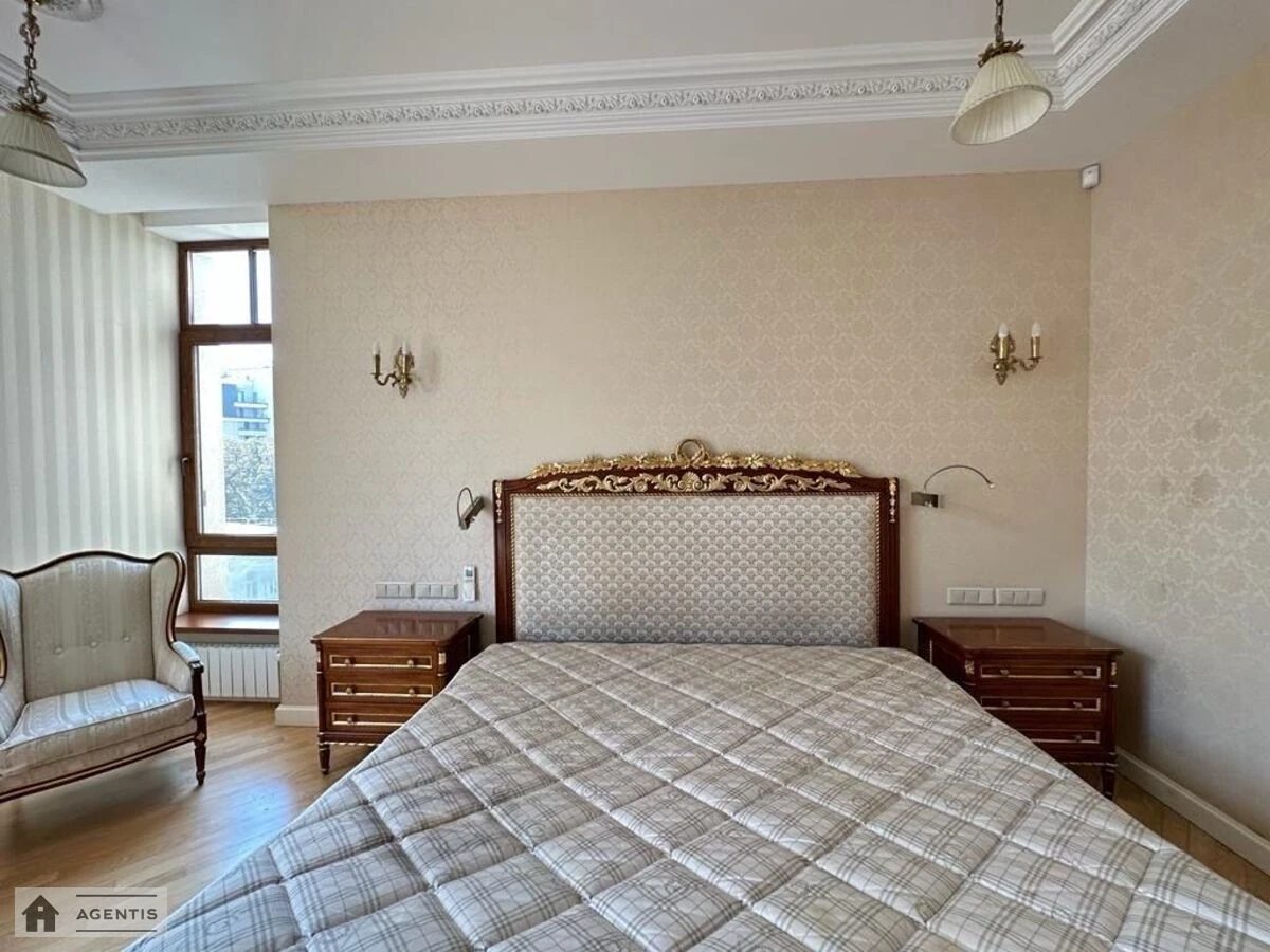 Apartment for rent. 4 rooms, 250 m², 5th floor/8 floors. 11, Desyatynna 11, Kyiv. 