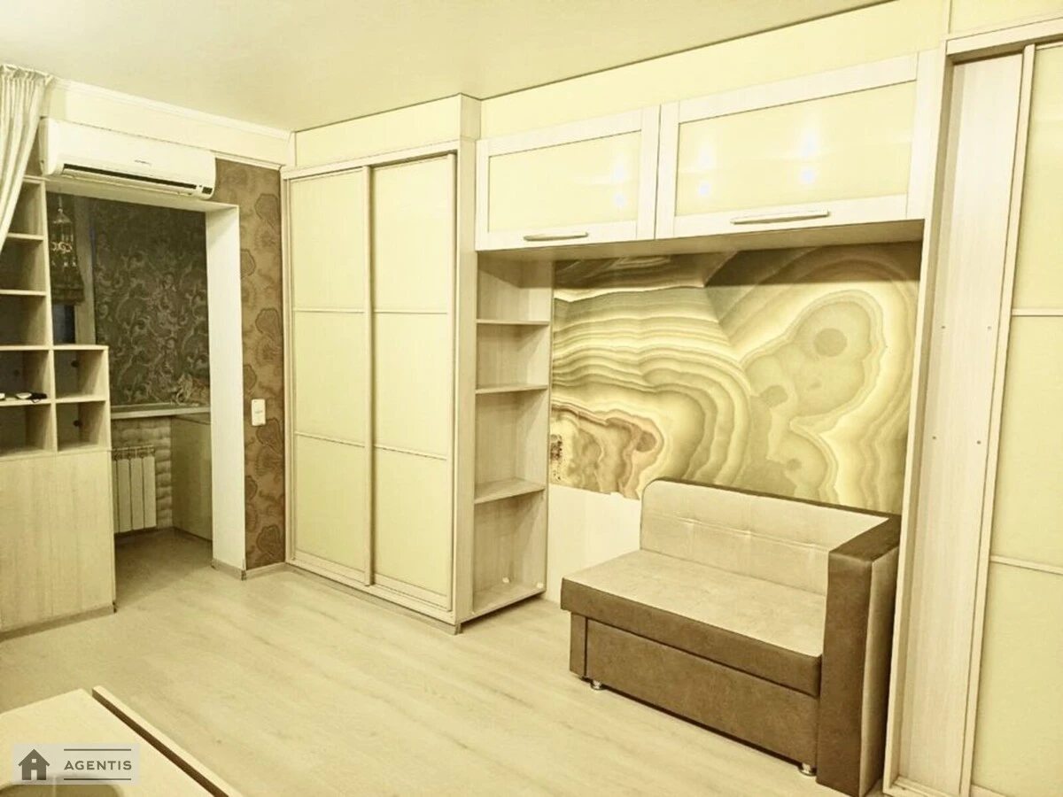 Apartment for rent. 1 room, 40 m², 8th floor/9 floors. Pavla Tychyny prosp., Kyiv. 