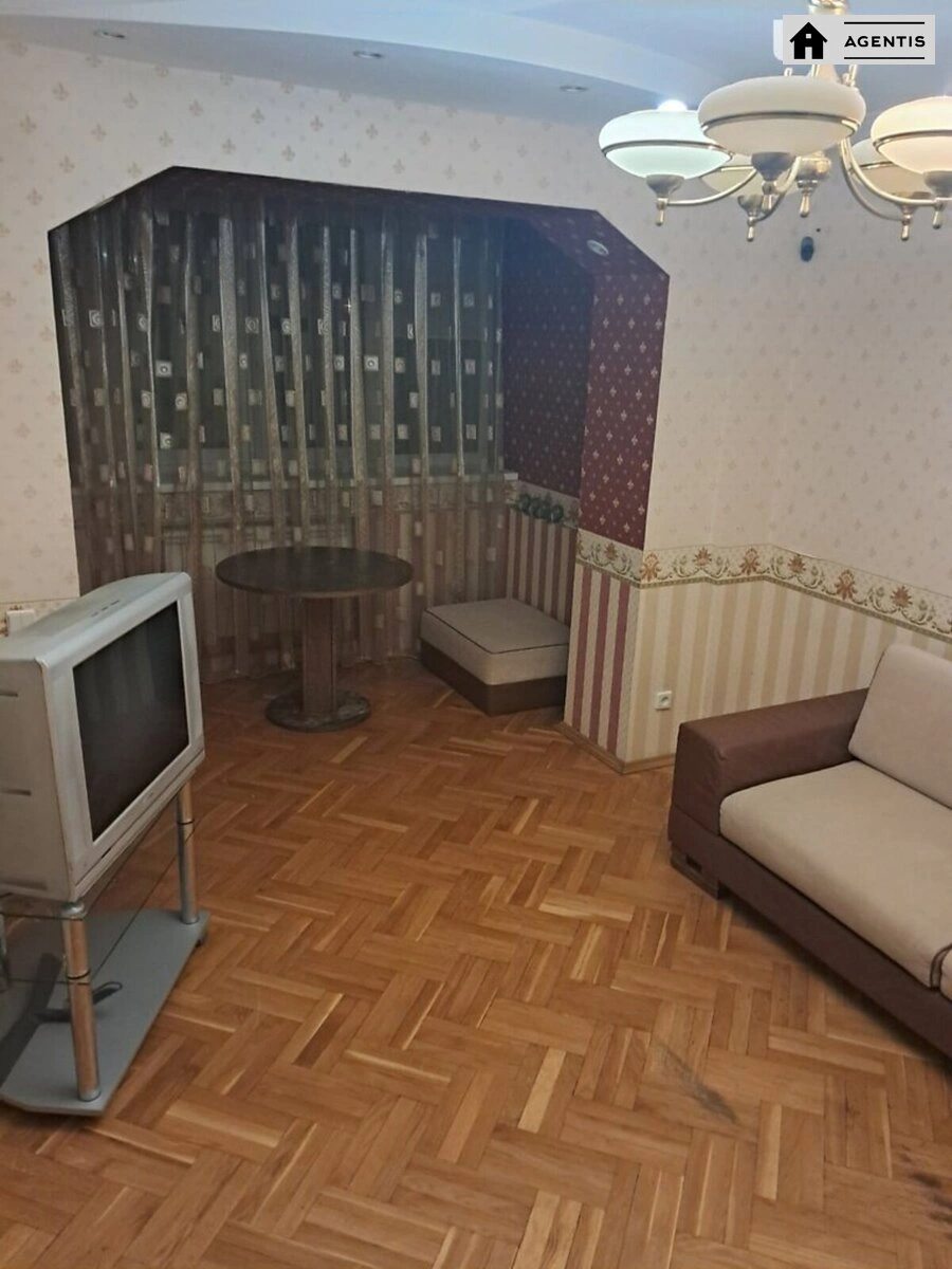Apartment for rent. 2 rooms, 56 m², 3rd floor/16 floors. Liskivska 4, Kyiv. 