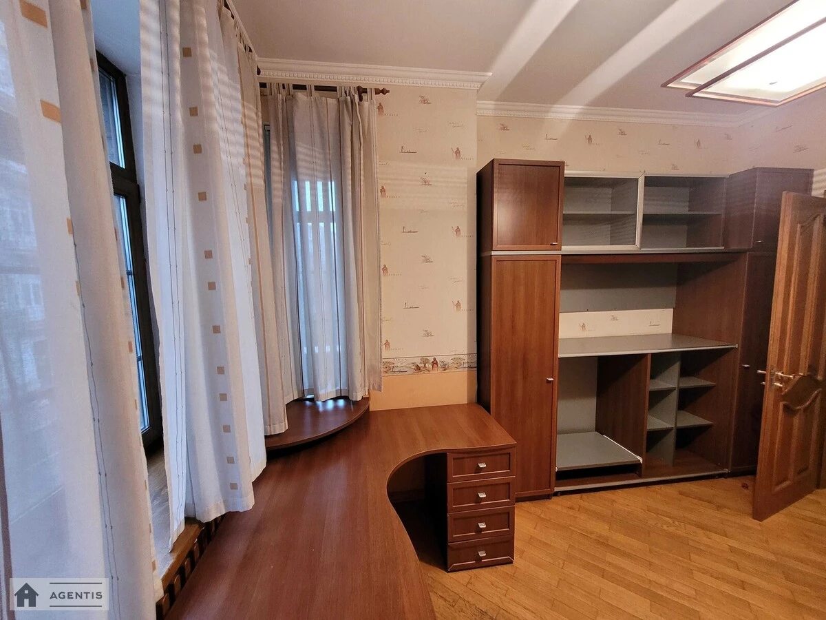 Сдам квартиру. 5 rooms, 150 m², 2nd floor/4 floors. 17, Большая Житомирская 17, Киев. 