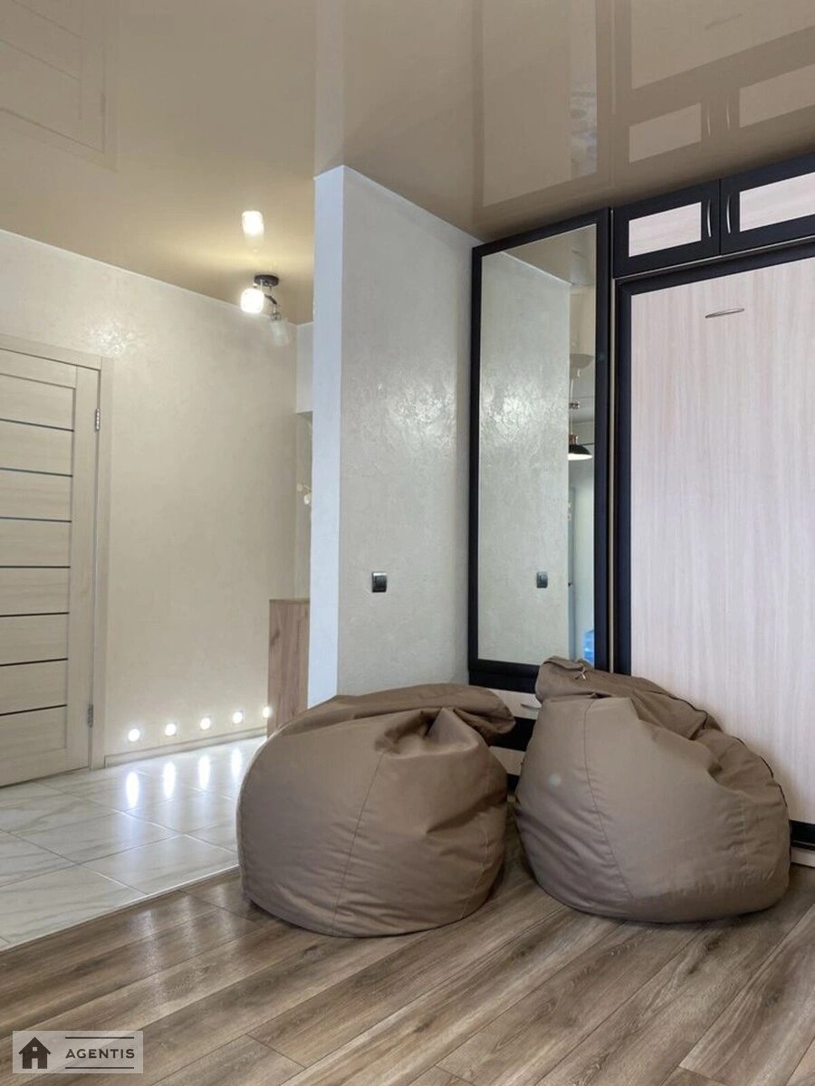 Apartment for rent. 1 room, 45 m², 4th floor/12 floors. Yevropeyska , Bilohorodka. 