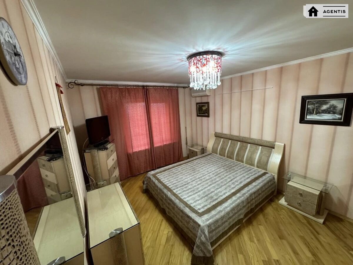 Сдам квартиру. 4 rooms, 106 m², 10th floor/15 floors. 6, Федора Ернста вул., Киев. 