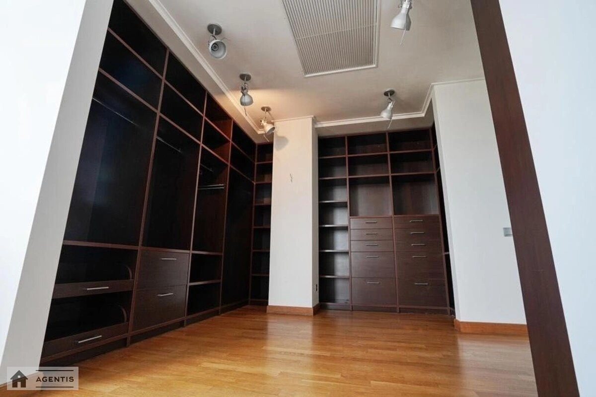 Apartment for rent. 4 rooms, 276 m², 16 floor/17 floors. 49, Volodymyrivska vul., Kyiv. 
