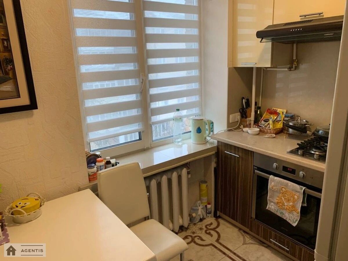 Apartment for rent. 1 room, 47 m², 4th floor/5 floors. Novoselky. 