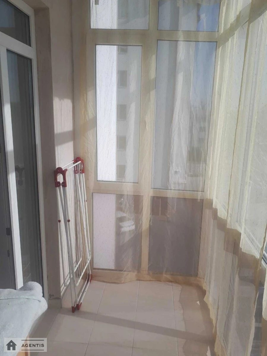 Apartment for rent. 1 room, 43 m², 3rd floor/9 floors. 2, Pokrovska , Hatne. 