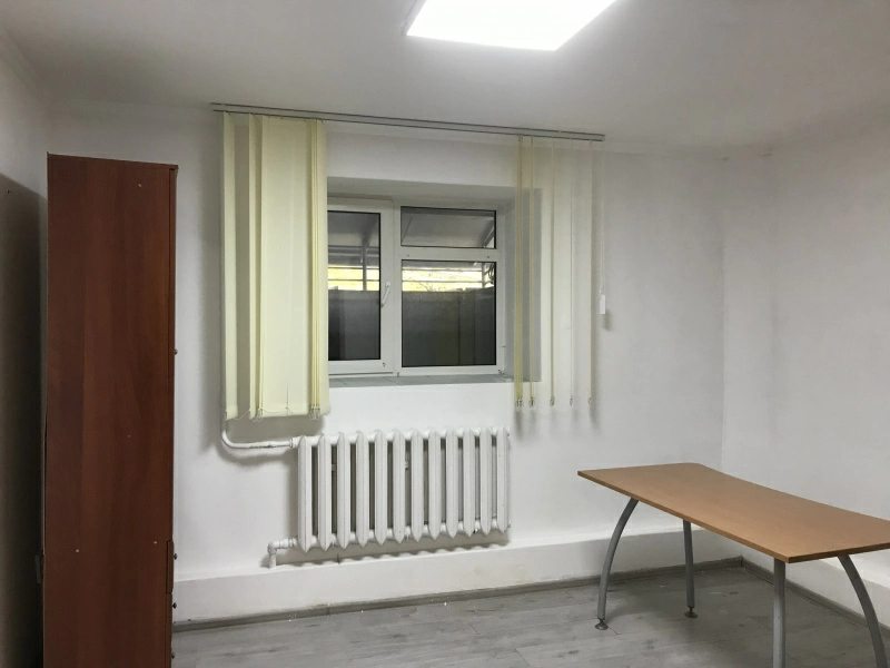Office for rent. 3 rooms, 40 m², 1st floor/15 floors. 5, Lebedyeva-Kumacha 5, Kyiv. 