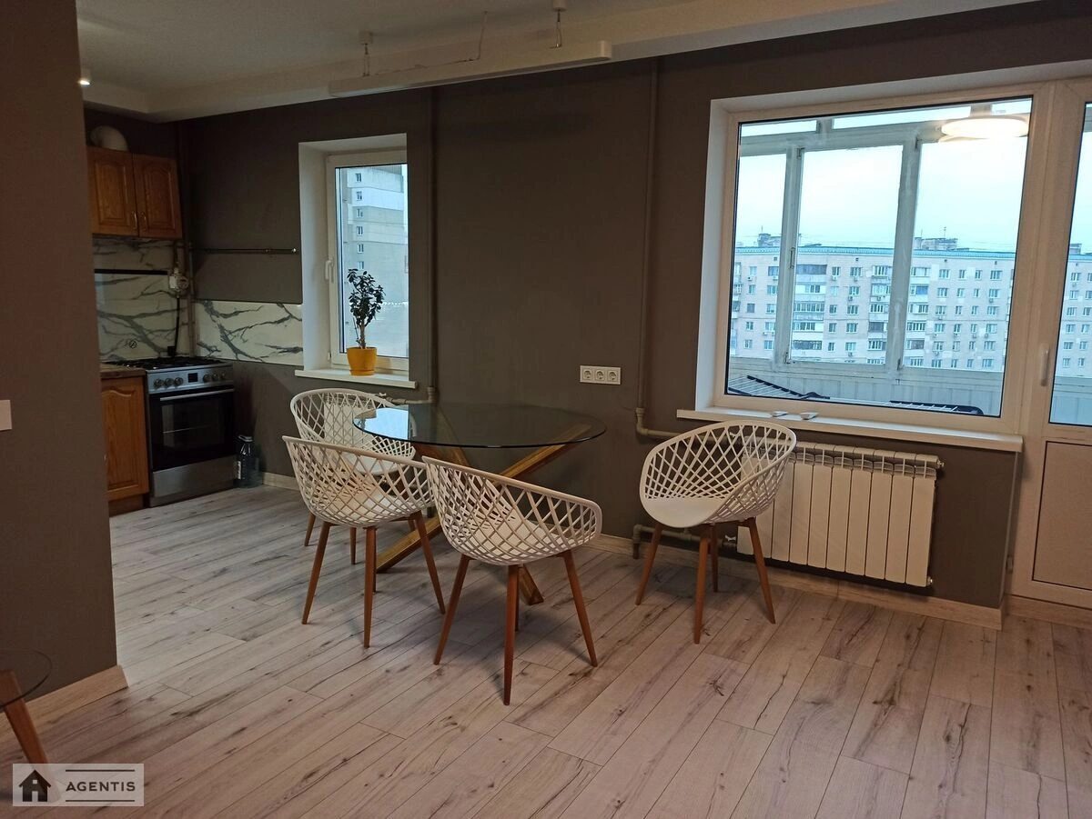 Apartment for rent. 4 rooms, 84 m², 8th floor/9 floors. 12, Trostyanetcka 12, Kyiv. 