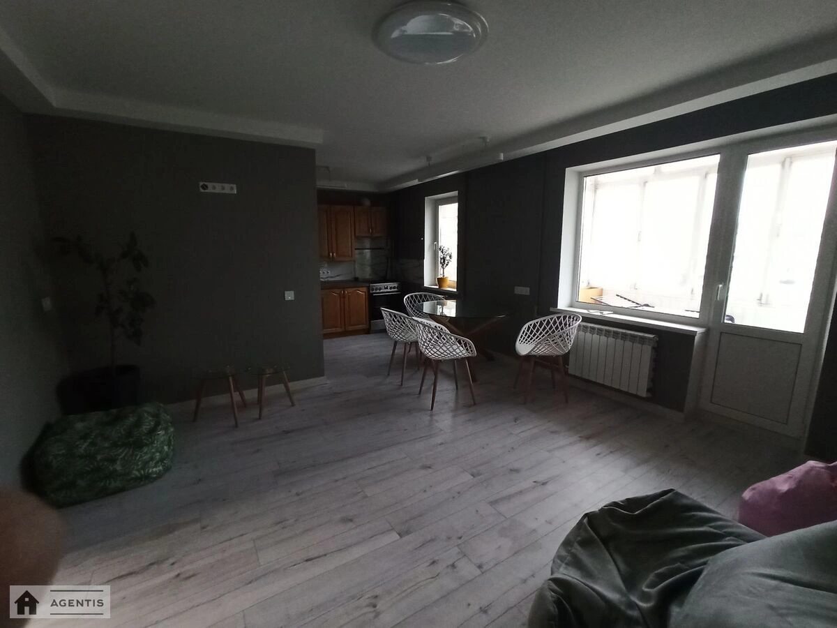Apartment for rent. 4 rooms, 84 m², 8th floor/9 floors. 12, Trostyanetcka 12, Kyiv. 