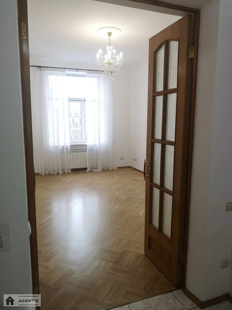 Сдам квартиру 2 комнаты, 70 m², 6 эт./6 этажей. 3, Банковая 3, Киев. 