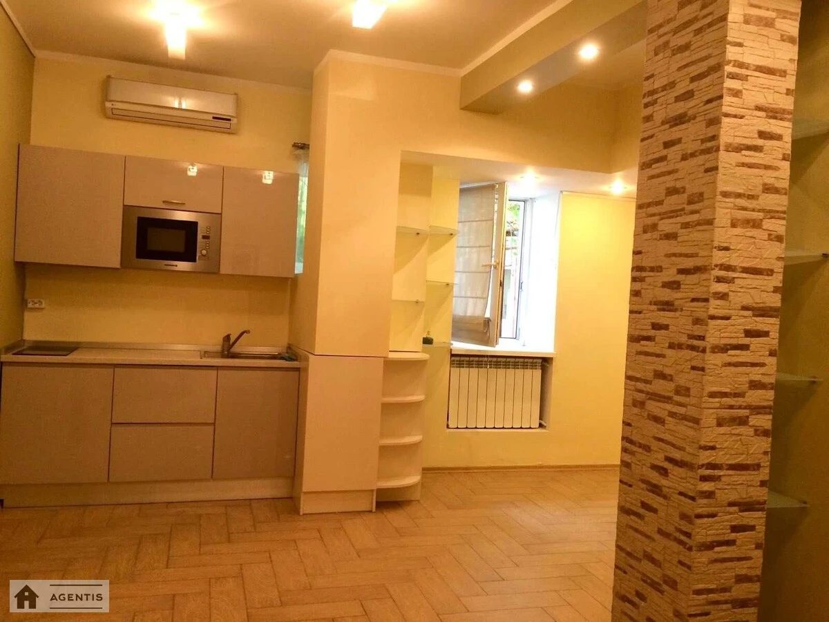 Apartment for rent. 1 room, 35 m², 1st floor/4 floors. 8, Pavla Skoropadskoho vul., Kyiv. 