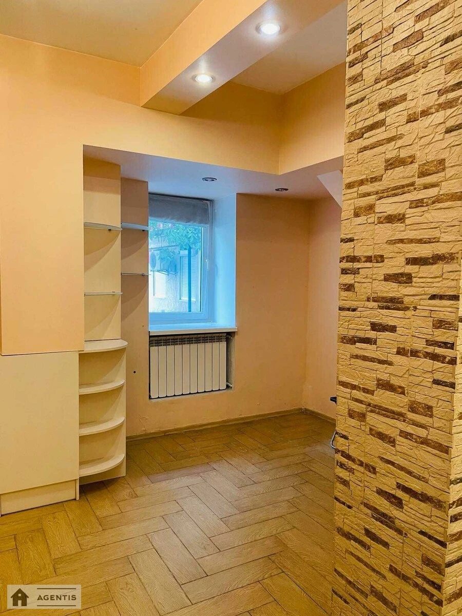 Apartment for rent. 1 room, 35 m², 1st floor/4 floors. 8, Pavla Skoropadskoho vul., Kyiv. 