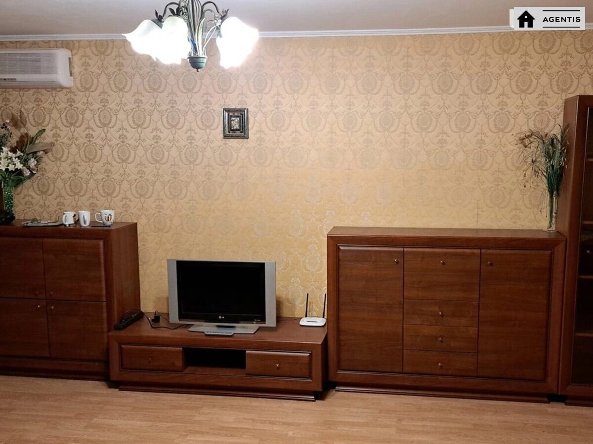 Сдам квартиру. 2 rooms, 60 m², 7th floor/15 floors. 44, Драгоманова 44, Киев. 
