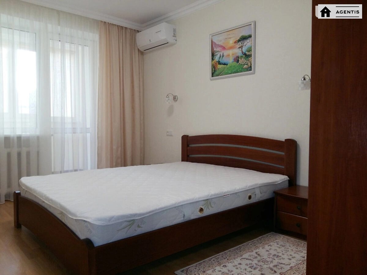 Apartment for rent. 3 rooms, 78 m², 3rd floor/7 floors. 18, Turivska 18, Kyiv. 
