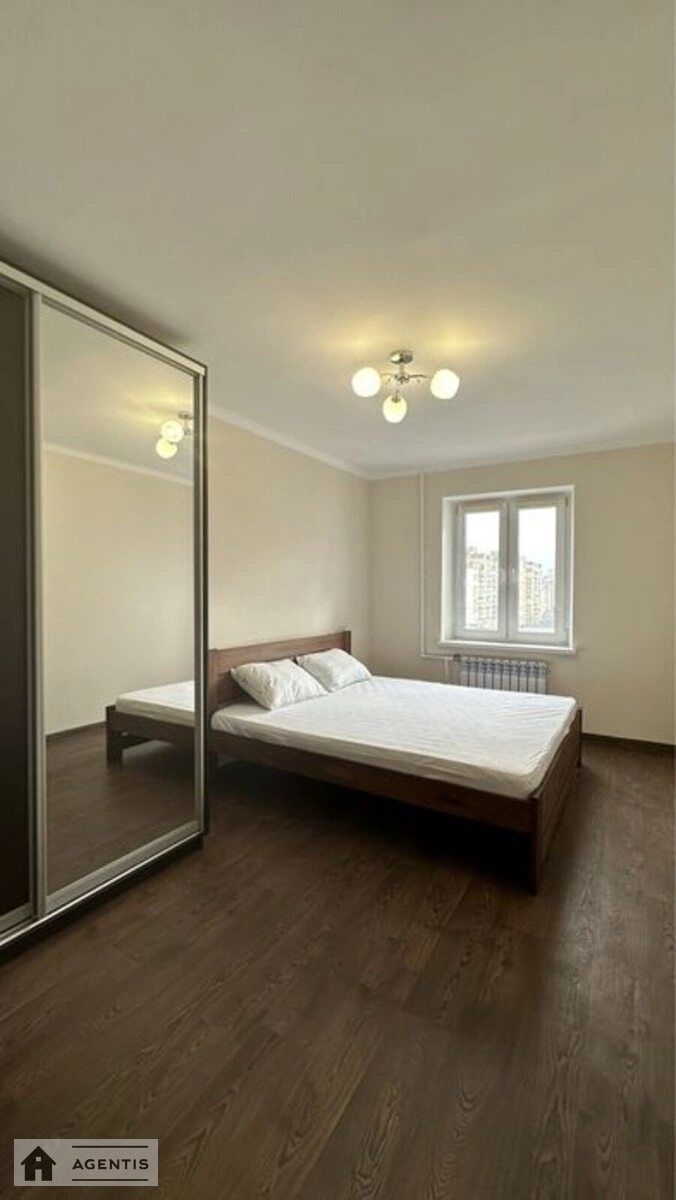 Сдам квартиру. 3 rooms, 69 m², 10th floor/10 floors. Драгоманова, Киев. 