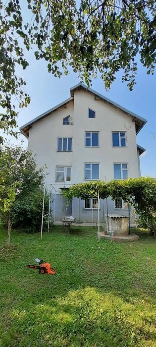 House for sale. 6 rooms, 337 m², 3 floors. Tsentralnaya, Stryy. 