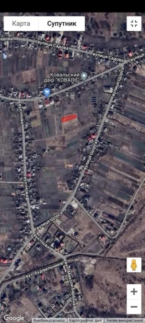 Продам земельні ділянки в центрі села Зазим'я.