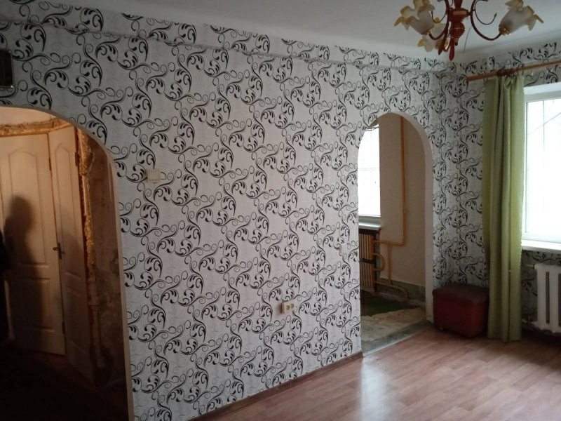 Apartments for sale. 2 rooms, 43 m², 1st floor/5 floors. Besedova, Dniprodzerzhynsk. 