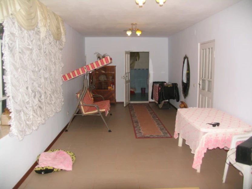 House for sale. 3 rooms, 250 m². Monashi. 