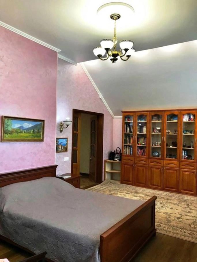 House for sale. 5 rooms, 360 m², 2 floors. Lesnaya, Sofyevskaya Borshchahovka. 