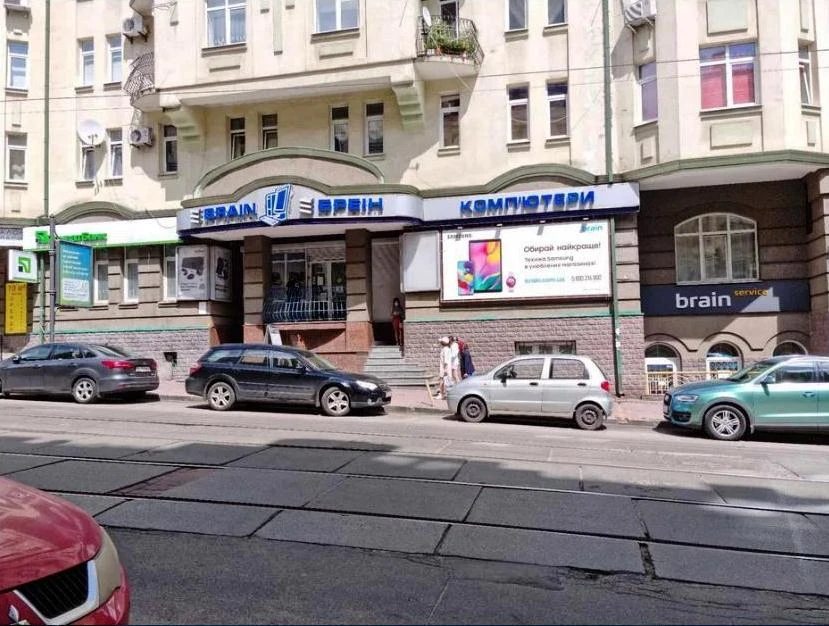 Фасадное помещение, магазин по ул. Дмитриевская и пл. Победы, Киев.