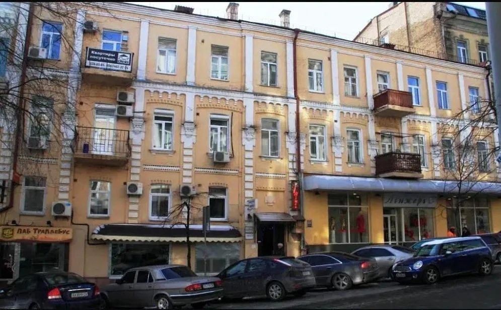 Фасадное помещение под ресторан кафе в центре по ул. Прорезная, Киев.