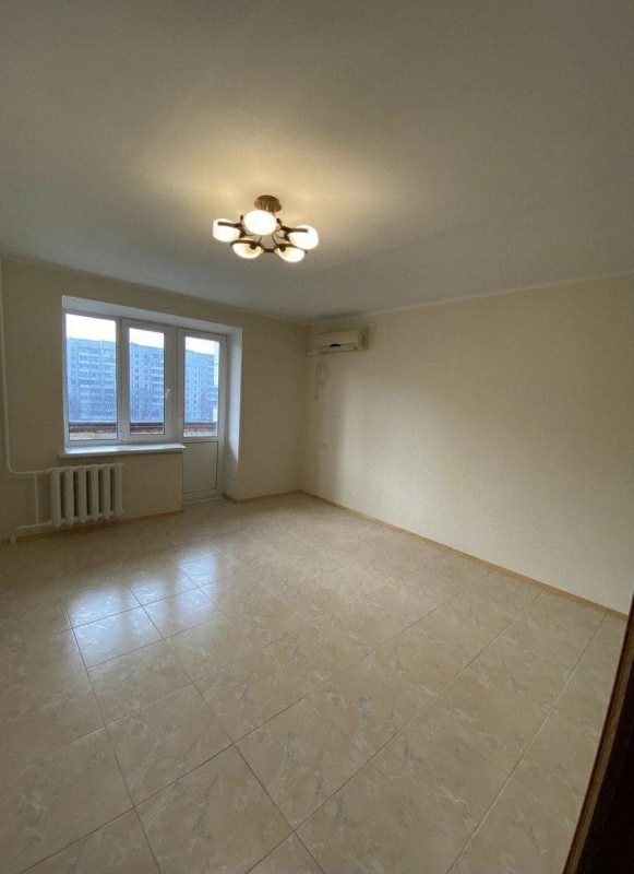 Продаж квартири. 1 room, 39 m², 5th floor/9 floors. 10, Ярославской, Черкаси. 