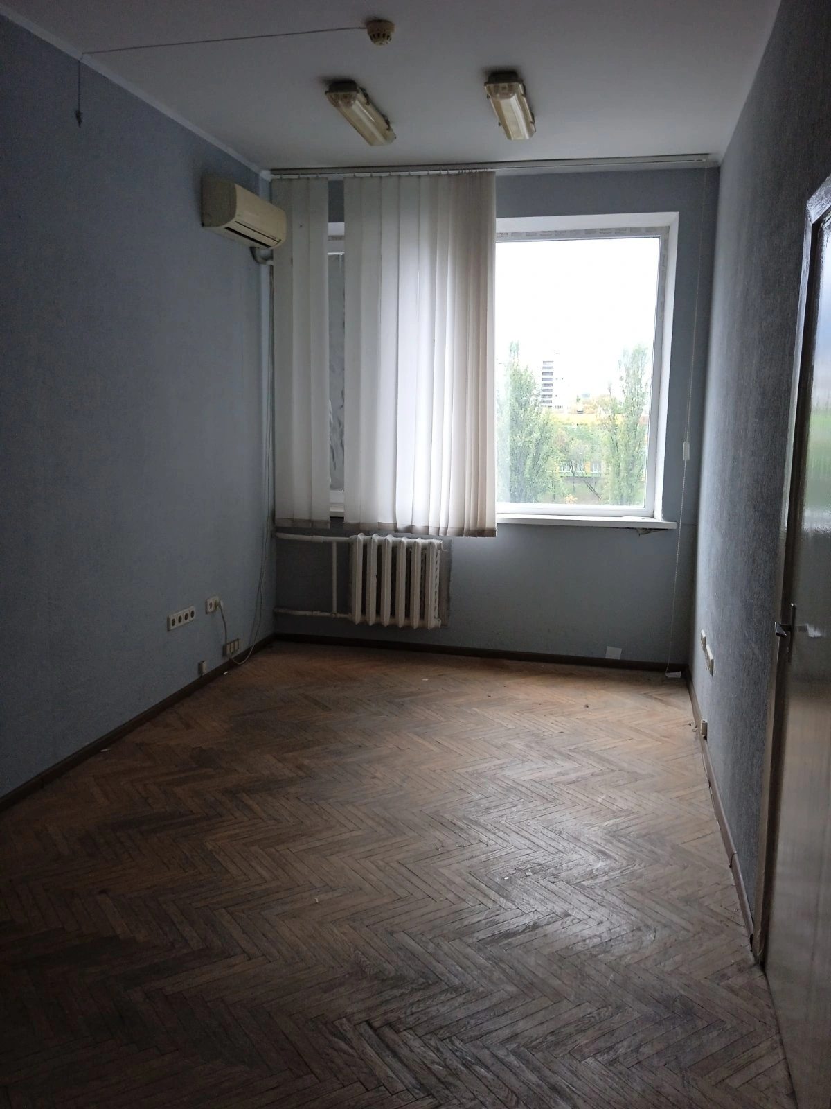 Здам офіс. 1 room, 19 m², 4th floor/10 floors. Лівобережний масив, Київ. 
