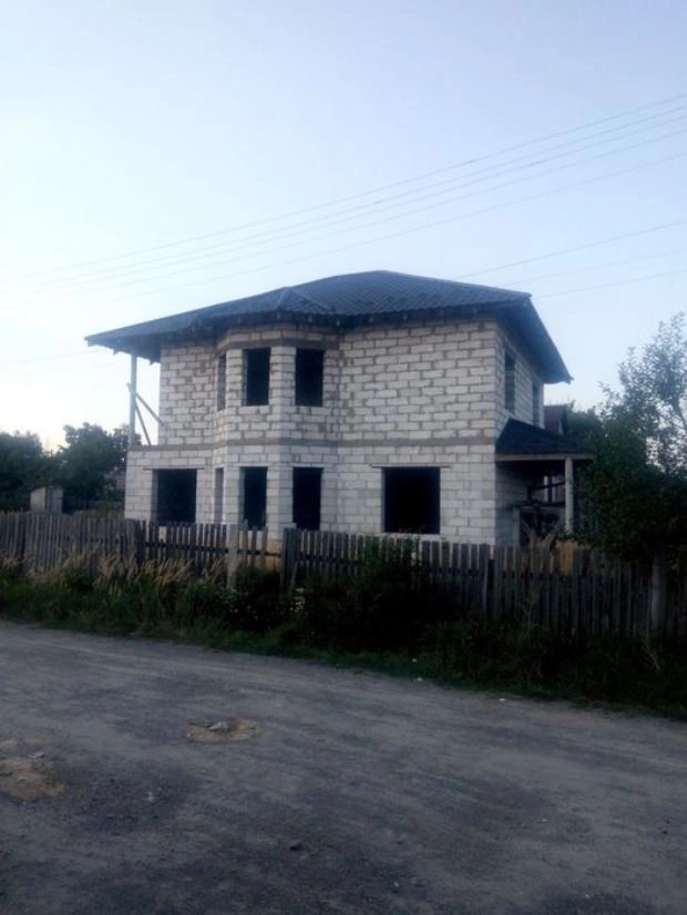 Недобудований будинок, Бородянський р-н, смт Пісківка