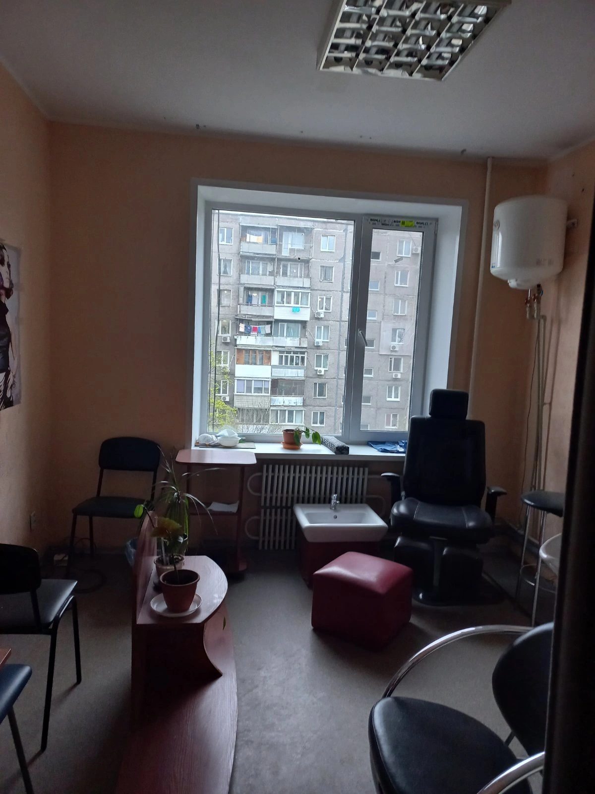 Office for rent. 1 room, 16 m², 5th floor/8 floors. Pr.Pravdy, Dnipro. 