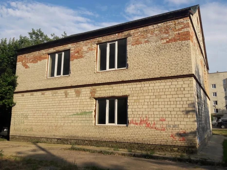 Office for sale. 5 rooms, 257 m². Kotovsk. 