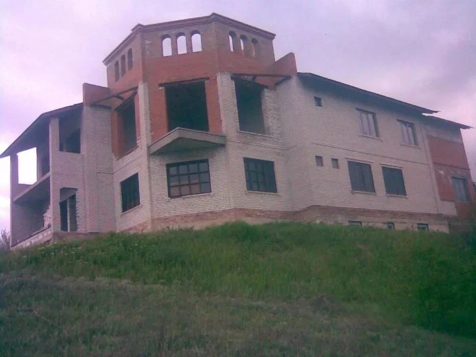 Продам недостроенный дом на берегу Днепра