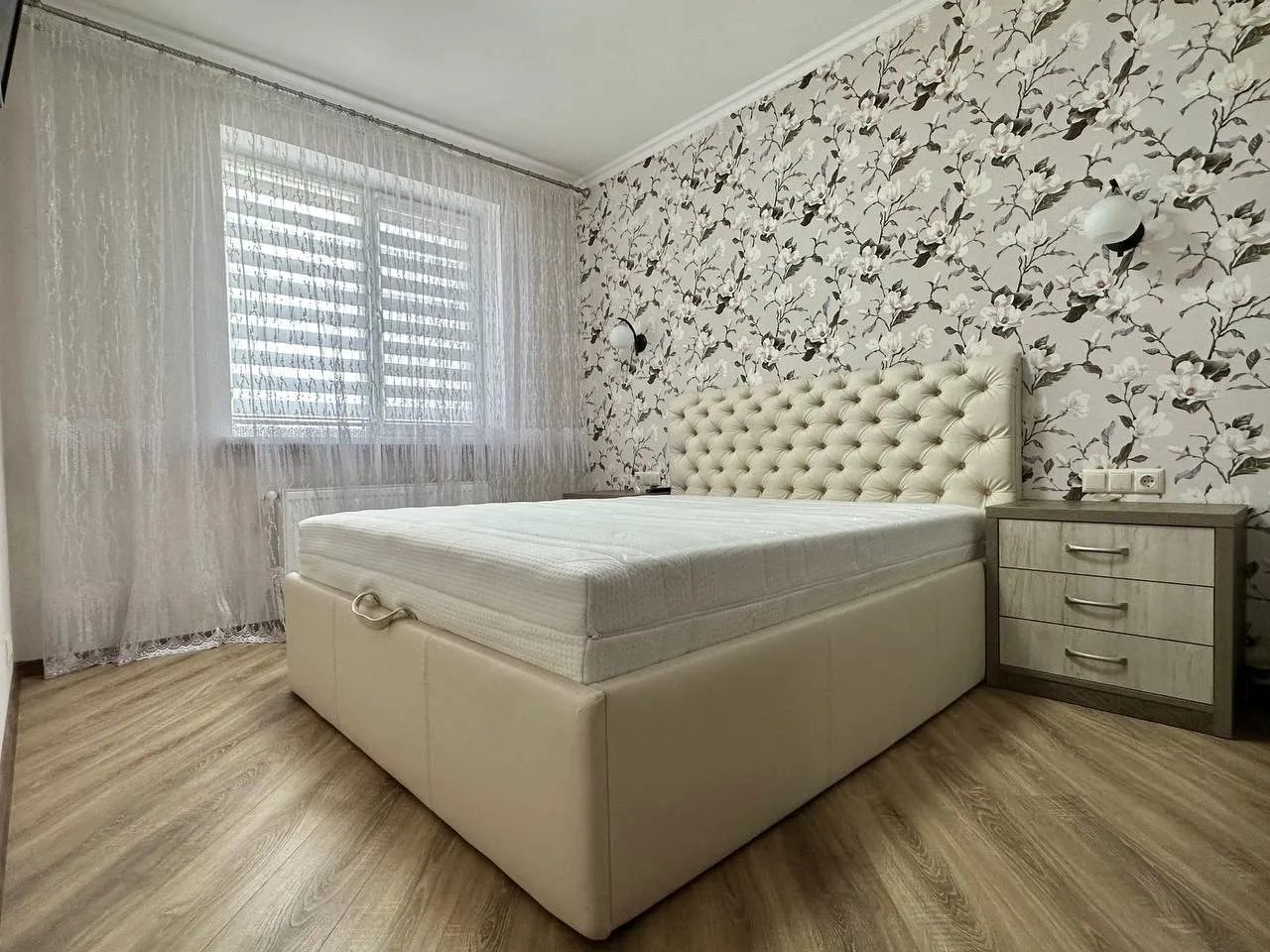 Apartments for sale. 2 rooms, 68 m², 2nd floor/5 floors. 1, Anatoliya L, Rivne. 