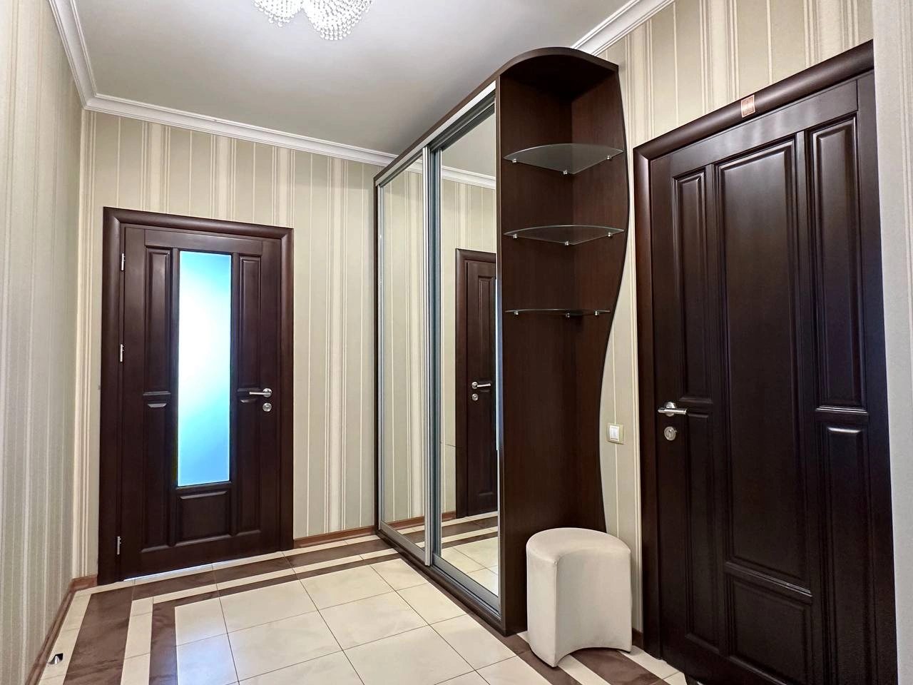 Продажа квартиры. 3 rooms, 75 m², 4th floor/5 floors. 5, Костромськ, Ровно. 
