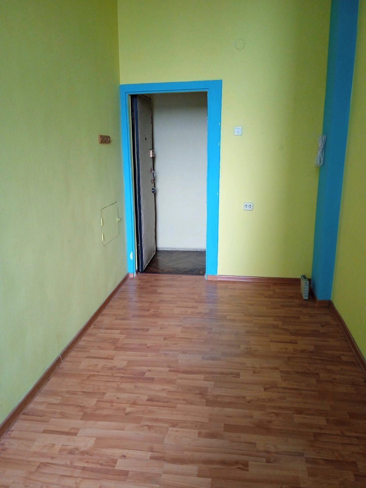 Office for rent. 1 room, 11 m², 3rd floor/10 floors. Livoberezhnyy masyv, Kyiv. 