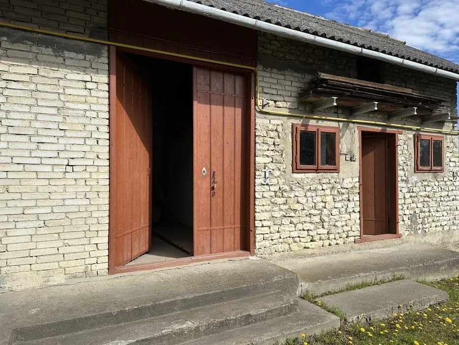 House for sale. 3 rooms, 82 m². Dovhe. 