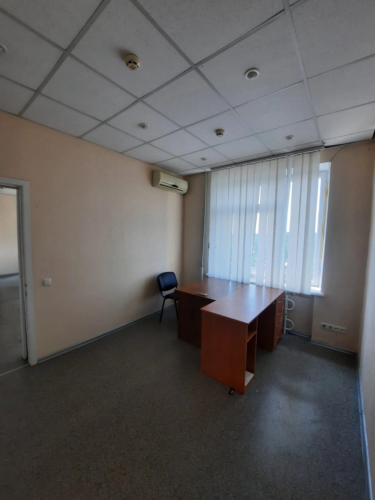 Сдам офис. 4 rooms, 41 m², 5th floor/8 floors. Пр.Правди, Днепр. 