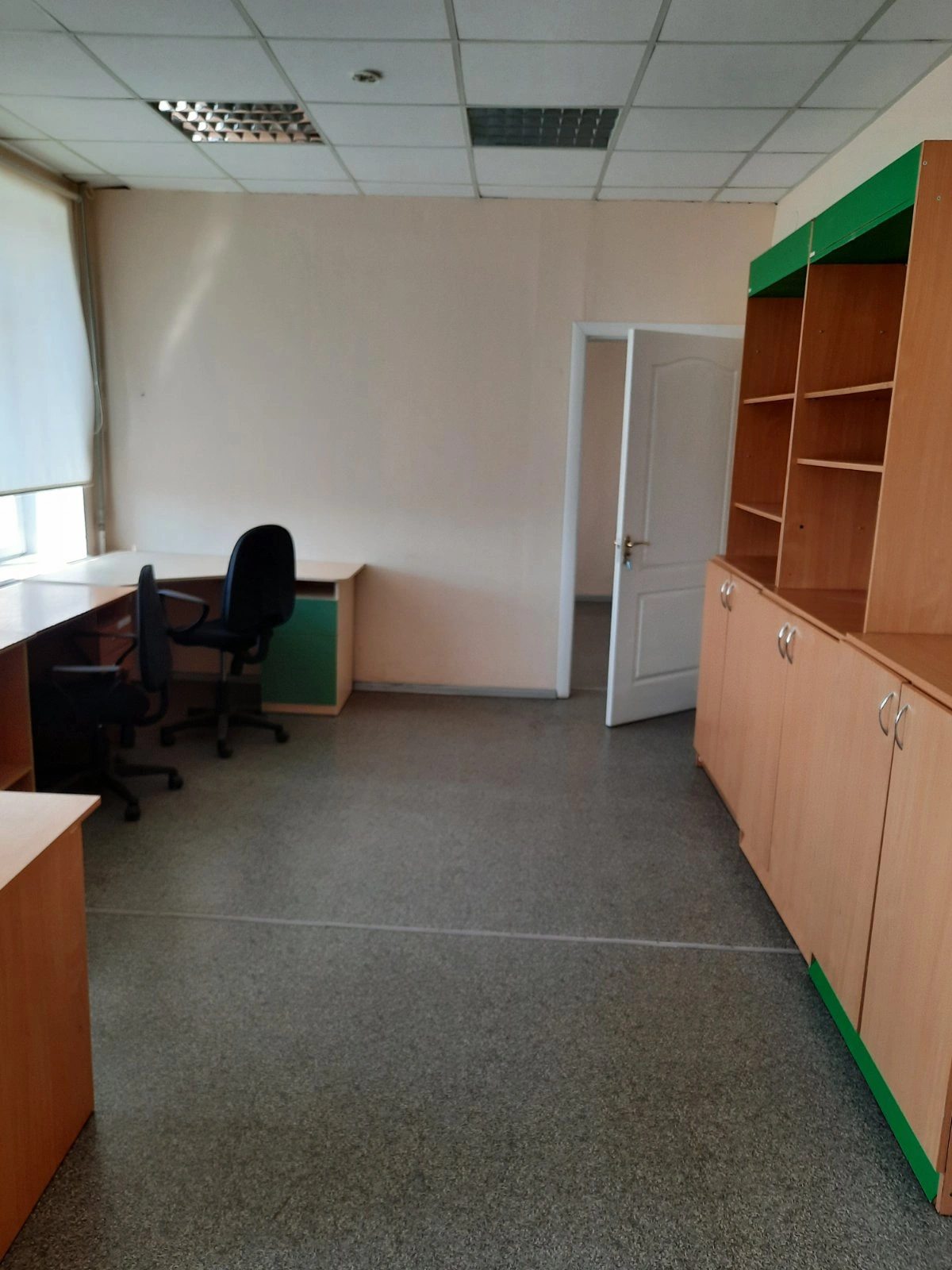 Office for rent. 4 rooms, 41 m², 5th floor/8 floors. Pr.Pravdy, Dnipro. 