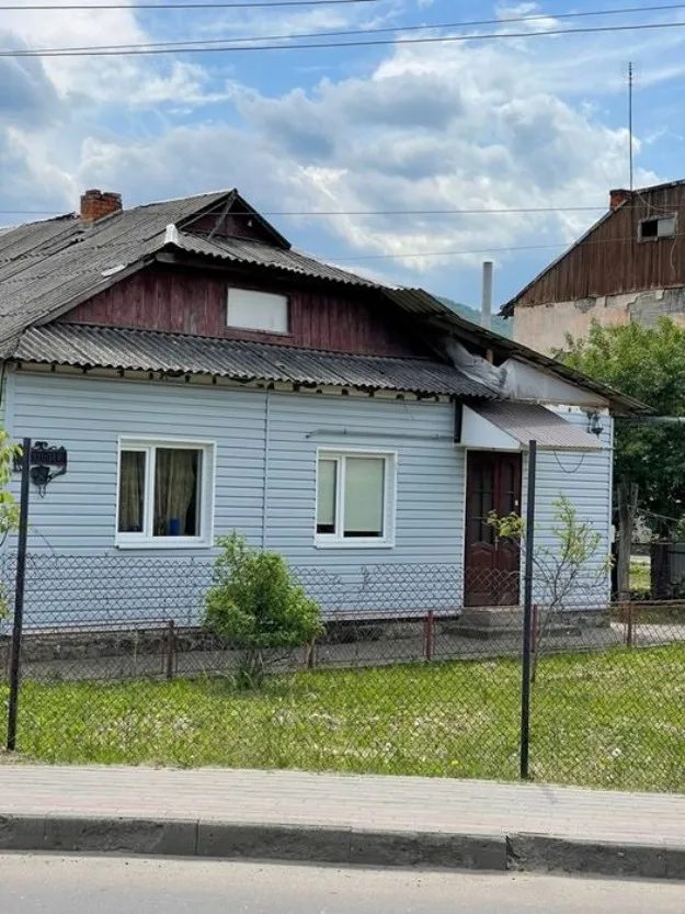 House for sale. 3 rooms, 30 m², 1 floor. Kosiv. 