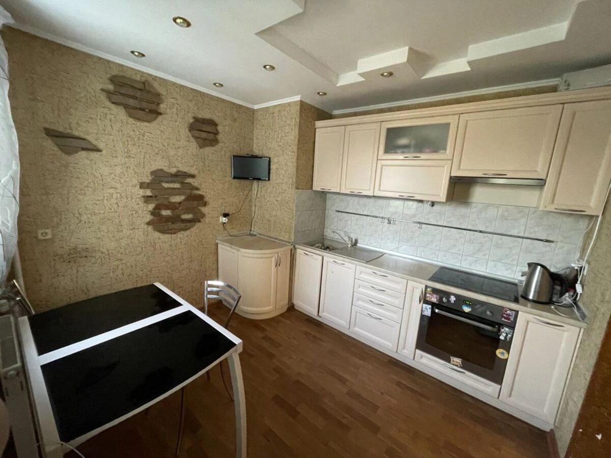 Apartments for sale. 3 rooms, 80 m², 9th floor/16 floors. 5, Pulyuya ul., Kyiv. 