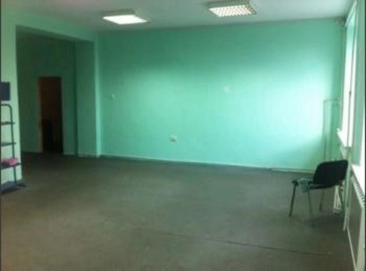 Commercial space for sale. 86 m², 1st floor/5 floors. Karla Marksa , Dnipro. 