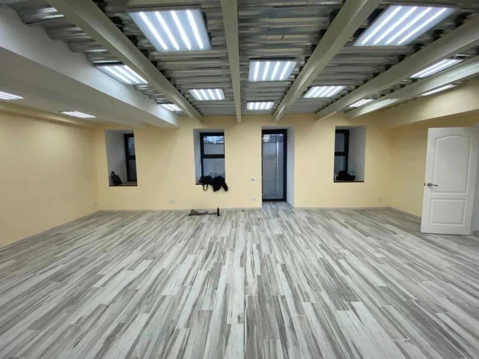Commercial space for sale. 108 m², 1st floor/1 floor. Krasnaya , Dnipro. 