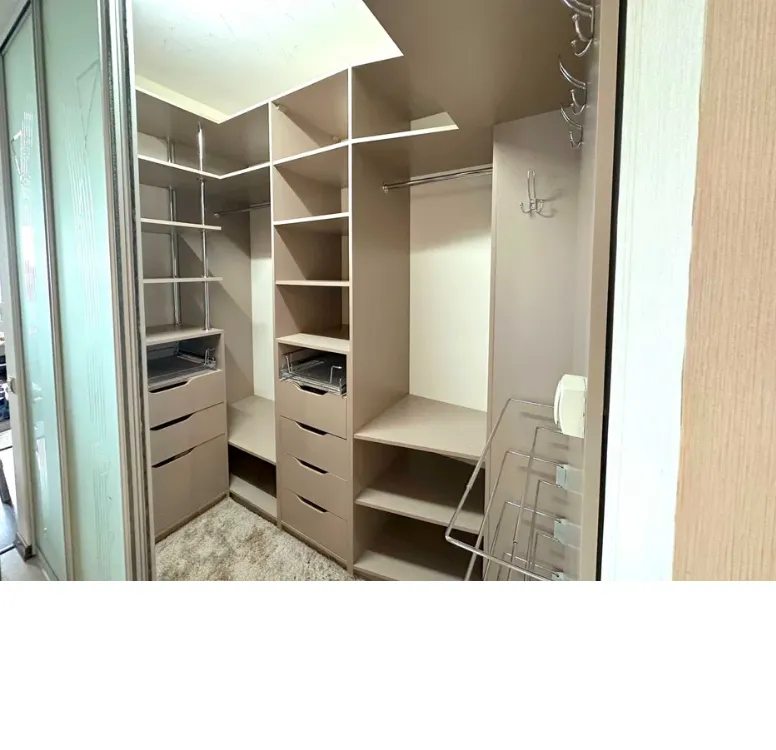 Apartment for rent. 2 rooms, 86 m², 18 floor/20 floors. 13, Golosiyivska 13, Kyiv. 