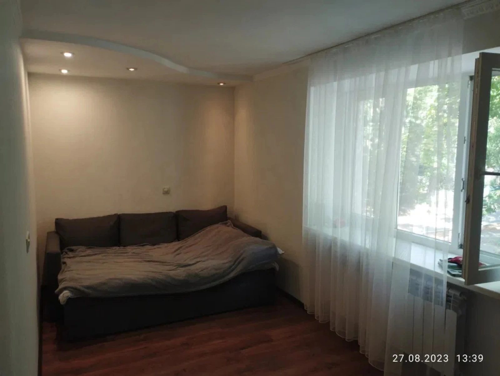 Apartments for sale. 2 rooms, 45 m², 2nd floor/4 floors. 6, Kosmonavta Komarova , Odesa. 