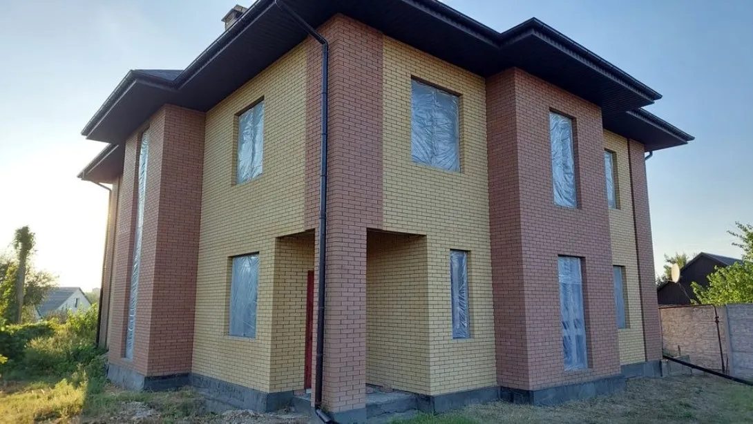 House for sale. 4 rooms, 270 m², 3 floors. Dnipro. 