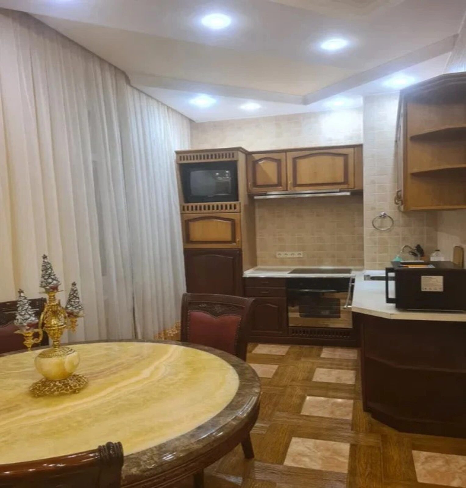Apartment for rent. 2 rooms, 53 m², 3rd floor/5 floors. Karla Marksa , Dnipro. 