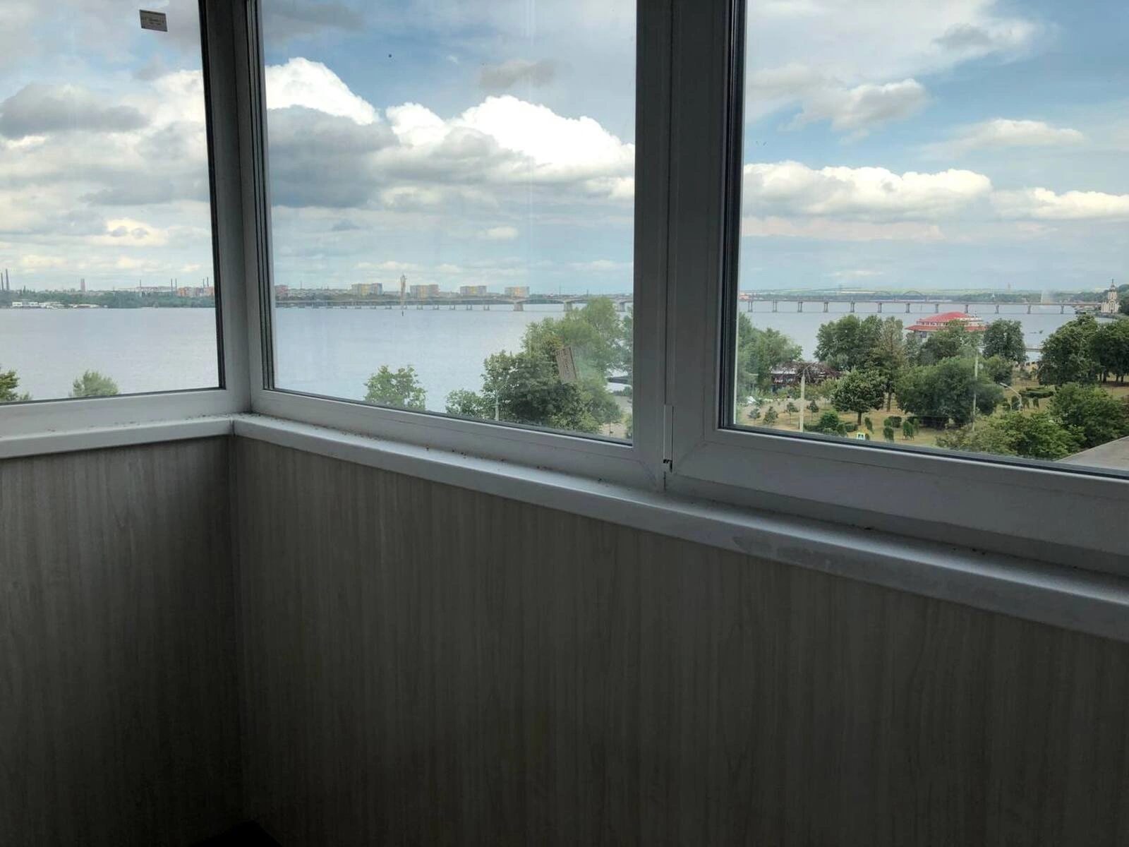 Apartment for rent. 2 rooms, 53 m², 6th floor/9 floors. Lenyna nab. , Dnipro. 