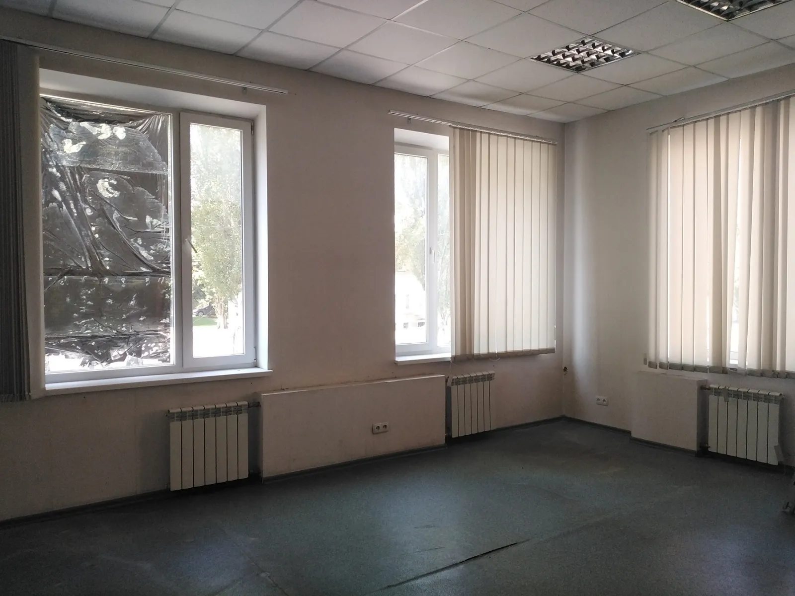 Продам офіс. 70 m², 2nd floor/2 floors. Столярова ул., Дніпро. 