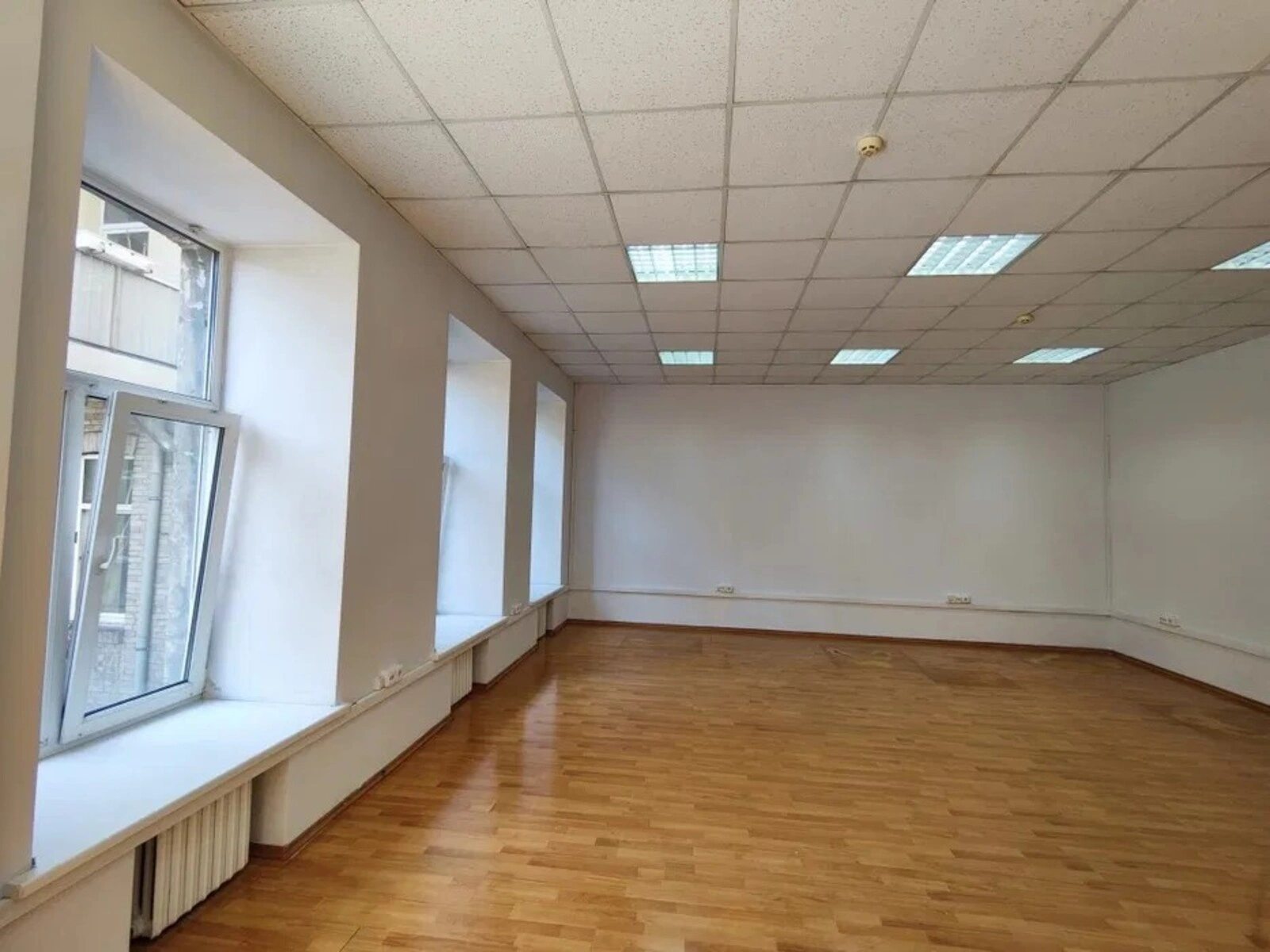 Продам офіс. 54 m², 2nd floor. Артема ул., Дніпро. 